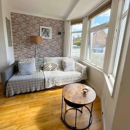 Apartamento Cosy Flat In Burgess Hill, Sussex Exterior foto